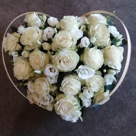 Coeur de fleurs blanches